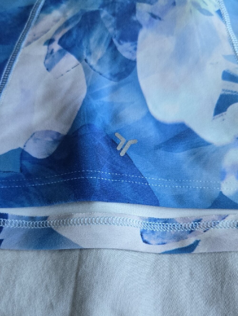 Old Navy Active Powersoft Blue Floral Athletic Crop Tank Top - Picture 4 of 4